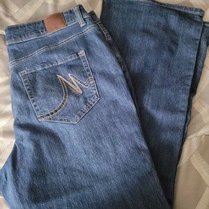 4 pairs of Maurices jeans size 18